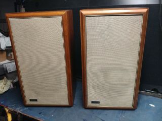 Pair Advent Load Floor Speakers Look Good And Sound Great