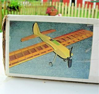 Vintage 1/2a Snapper Flying Model Airplane Kit Balsa Wood Rubber Power