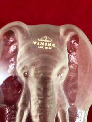 VINTAGE VIKING GLASS ELEPHANT FROSTED 5.  75 