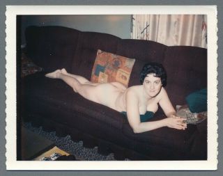 Kinky Amateur Couch - Sex Housewife Nude Woman Vintage Polaroid Snapshot Photo 2