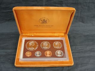 Vtg 1975 Franklin Cook Islands Proof 7 - Piece Coin Set Case &