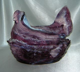 Vintage Amethyst Purple/white Slag Glass Large Chicken Hen On Nest (unmarked)