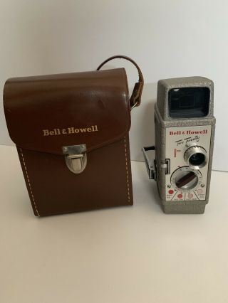 Vintage Bell & Howell Two Twenty 8 Mm Movie Film Video Camera 220 W/ Case