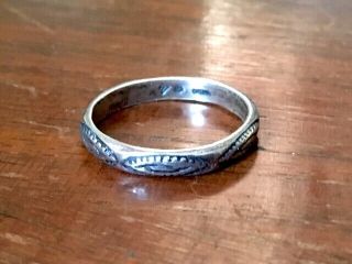 Vintage Navajo 925 Sterling Silver Hand Stamped Band Ring Size 7.  25,  2.  2g Signed