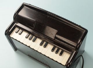 Vintage 1950’s Magnus Electric Organ Model 1510 Bakelite