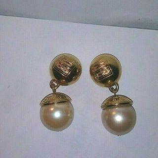 Vintage Givenchy Designer Gold Tone Logo Logo Faux Pearl Dangle Clip On Earrings