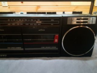 Sanyo M W703 Vintage Boombox Cassette Player Radio 3