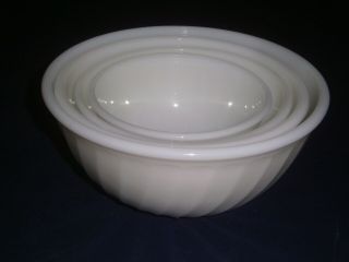 4 Vintage Fire King Oven Ware White Milk Glass Mixing Nesting Bowls Swirl Design