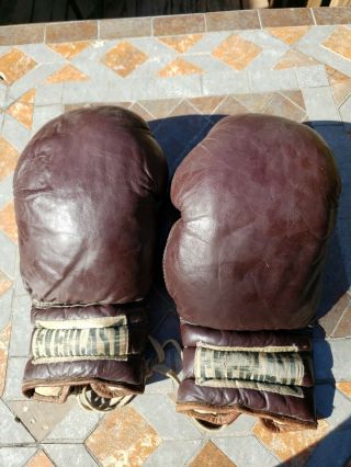 Vintage Everlast Boxing Gloves 2516 Model.  Great For Display / Man Cave