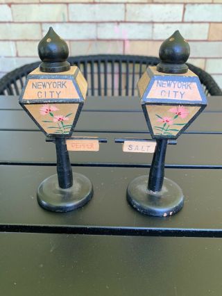 Vintage Souvenir York City Light Pole Post Salt Pepper Shakers Japan