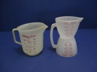 Vintage Tupperware 2 Cup Measure 134 - 3 & Wet/Dry Measure Cup 2