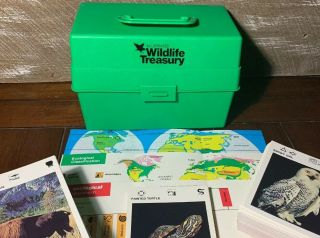 ILLUSTRATED WILDLIFE TREASURY Vtg Green Carry Case Approx.  450 Cards Animal 2