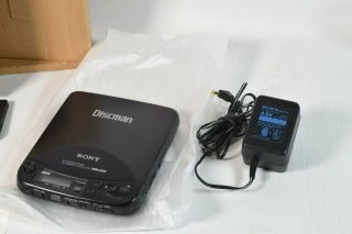VTG Sony Discman Model D - 121 MEGA BASS Portable CD Player Walkman w/AC 2