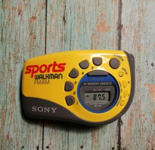 Vintage Sony Sports Yellow Walkman Fm Am Radio W/ Armband Srf - M78