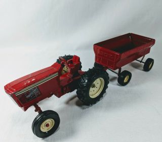 Vintage Ertl International Diecast Red Farm Row Crop Tractor 415 1/16 Scale
