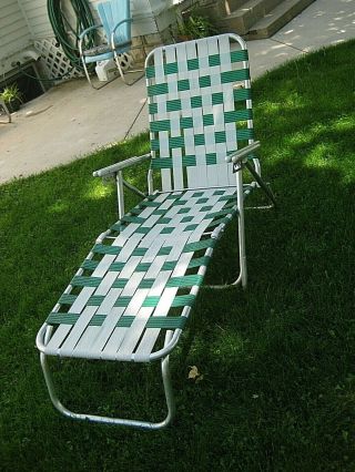 Vintage Folding Chaise Lounge Webbed Lawn Chair Green & White Shape