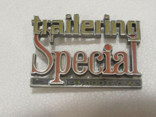 Gmc/chevrolet Suburban Trailering Special 9kgcw Vintage Metal Emblem Badge Trim