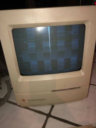 Vintage Apple Macintosh Mac Classic II Computer M4150,  Keyboard,  Mouse 2