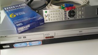 Sony Rdr - Vx530 Dvd Vcr Combo With Remote.  Av Cables,  Vhs Tape.