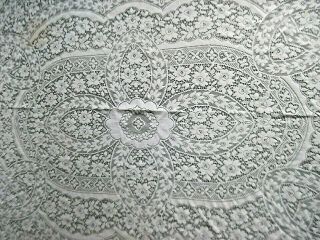 Stunning Vintage Lg White Oval Quaker Lace Tablecloth 66 