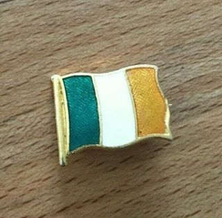 Ireland - Irish Flag - Old Vintage Enamel Coffer Football Badge/pin