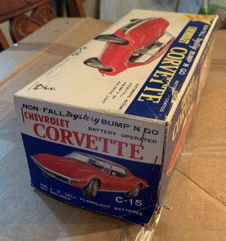 Vintage tin battery operated Taiyo bump n go corvette stingray 8