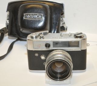 Vintage Yashica Ic Lynx 5000e Rangefinder 45mm F/1.  8 Lens Camera & Leather Case
