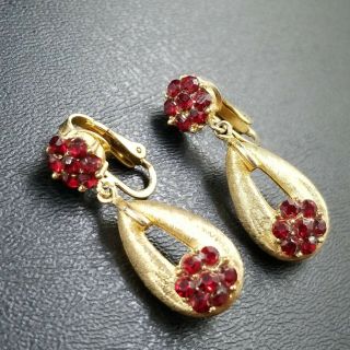 Signed Trifari Vintage Gold Tone Ruby Red Rhinestone Flower Clip Earrings T9