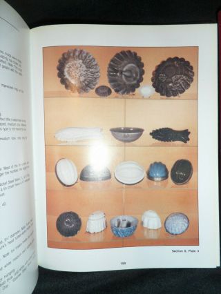 The Collector ' s Encyclopedia of Granite Ware,  Vol.  1 and 2 by Helen Greguire 4
