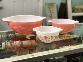 Vintage Pyrex,  Mixing Bowls Set Of 3,  Gooseberry Pattern,  Pink & White,  Nr