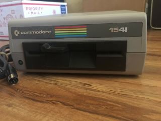 Commodore 1541 Floppy Disk Drive To Power On - 5