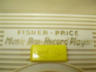 VINTAGE 1971 FISHER PRICE MUSIC BOX RECORD PLAYER WITH ALL 5 RECORDS 4