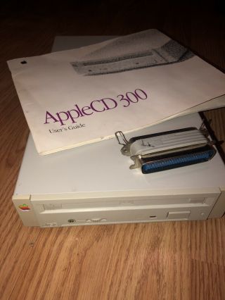 Vintage 1993 Applecd 300 M3023 External Cd Drive With Cord & Guide Powers On
