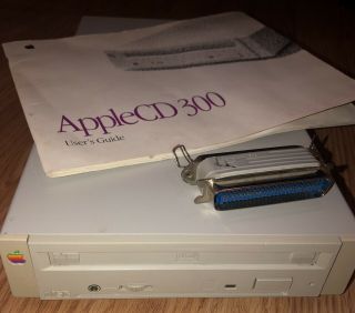 Vintage 1993 AppleCD 300 M3023 External CD Drive with Cord & guide POWERS ON 4