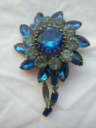 Per - Owned Vintage Blue Rhinestone Flower Burst Brooch Pin.