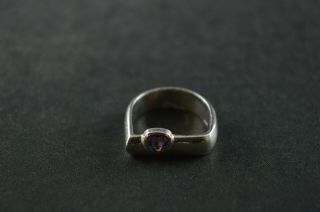 Vintage Sterling Silver Purple Heart Stone Ring - 5g