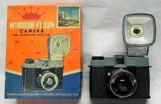 Vintage " Windsor - Flash " Novelty Camera,  620 Film,  Hong Kong Toy,  Exc.