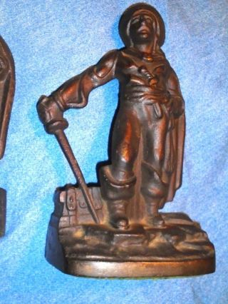 SET OF VINTAGE HEAVY CAST IRON PIRATE BOOKENDS DETAILS WITH SWORD & DAGGER 3