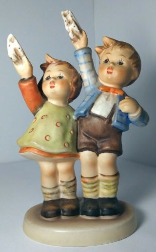 Vintage Hummel Goebel Figurine 153/0 