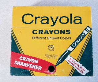 Vtg 80s Big Box 64 Crayola Crayons w/ Built in Sharpener Binney & Smith USA 1985 2