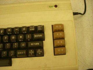 vintage Commodore VIC - 20 Personal computer,  Powers on & 5