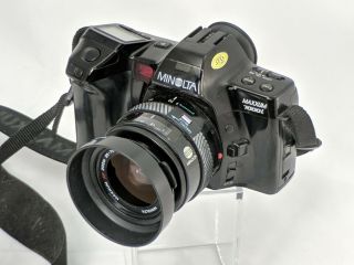 Vintage Minolta Maxxum 7000i Camera with 35 - 70 Zoom Lens. 2