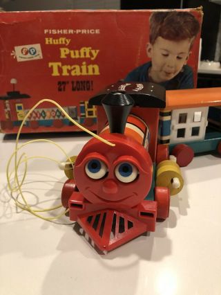 OUTSTANDING 1963 Vintage Fisher Price 999 HUFFY PUFFY 4 pc Wooden Train And Box 3