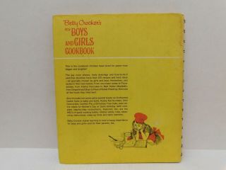 Vintage Betty Crocker ' s Boys and Girls Cookbook 1973 Illust.  by Gloria Kamen 2
