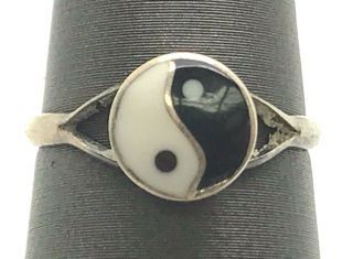 Vintage Oxidized Sterling Silver Black White Enamel Yin Yang Symbol Ring Sz 4.  75