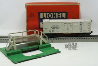 Lionel 3472,  Vintage 1947 Post War Operating Milk Car With Platform And Bottles