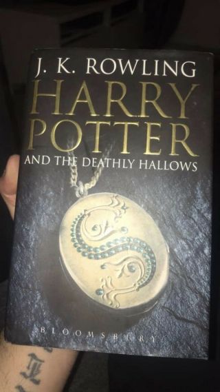 Signed J.  K.  Rowling Harry Potter & The Deathly Hallows First Edition Hardback Uk,