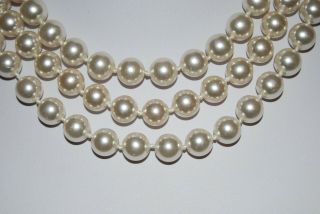 ELEGANT VINTAGE TRIPLE STRAND HAND KNOTTED FAUX GLASS PEARLS STATEMENT NECKLACE 3