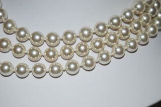 ELEGANT VINTAGE TRIPLE STRAND HAND KNOTTED FAUX GLASS PEARLS STATEMENT NECKLACE 4
