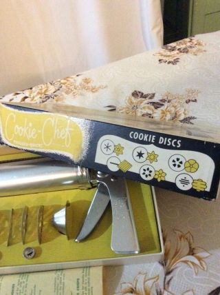 Vtg Cookie - Chef Trigger Quick Gun Style Press Discs Tip Spritz Pastry Recipe Set 5